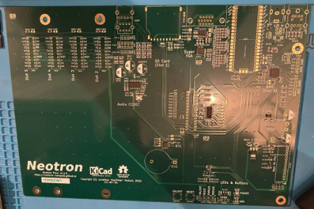 开源一台由树莓派 Pico 驱动的 Neotron Compute