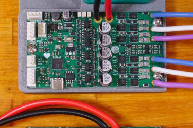 基于 RP2040 微控制器 的双通道无刷电机控制器