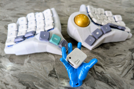 Kai Cosmos 40：手型定制 + 轨迹球一体化分体式 ZMK 键盘