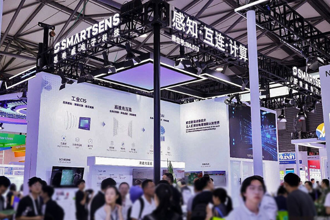 思特威携MicroLED高速光互连方案