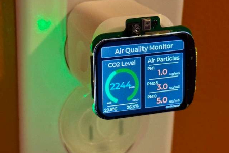 免布线墙插型 CO₂与颗粒物综合环境监测设备封面